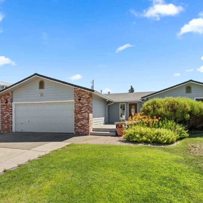1_7680 gladstone ave-04